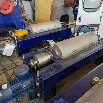 Centrifuga doppia del decantatore dell'acciaio 2205 di fase di separazione di solido liquido di chiarimento di pulizia del catrame del rotolo di LW 110kw