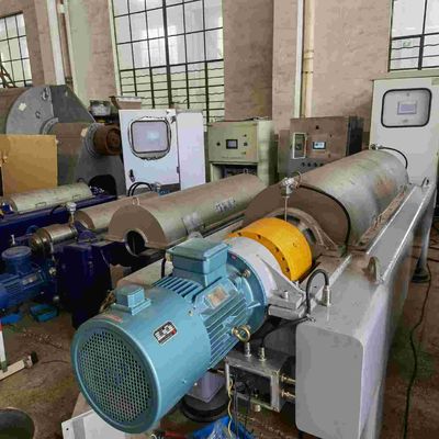 Centrifuga doppia del decantatore dell'acciaio 2205 di fase di separazione di solido liquido di chiarimento di pulizia del catrame del rotolo di LW 110kw